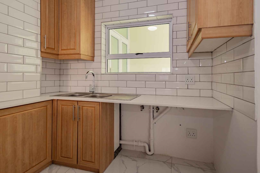 To Let 2 Bedroom Property for Rent in Bloubergrant Western Cape